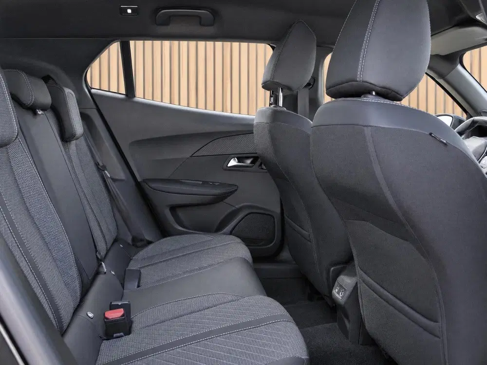 Peugeot 2008 1.2 Hybrid 145 Allure uit 2025, foto 8