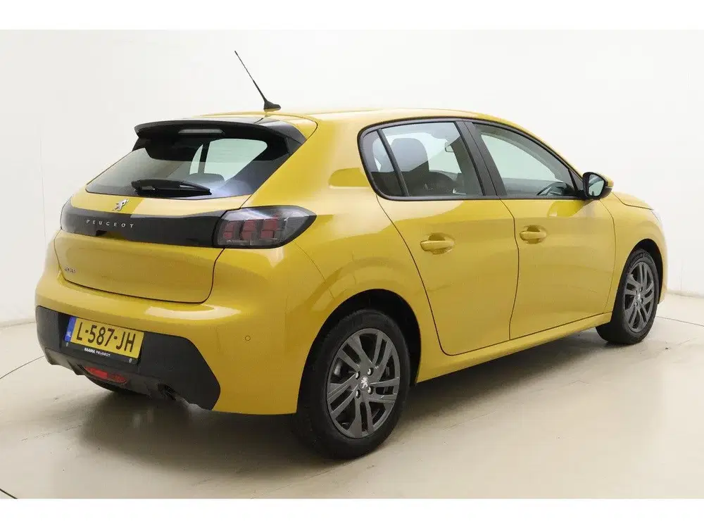 Peugeot 208 1.2 PureTech Active Pack uit 2021, foto 2