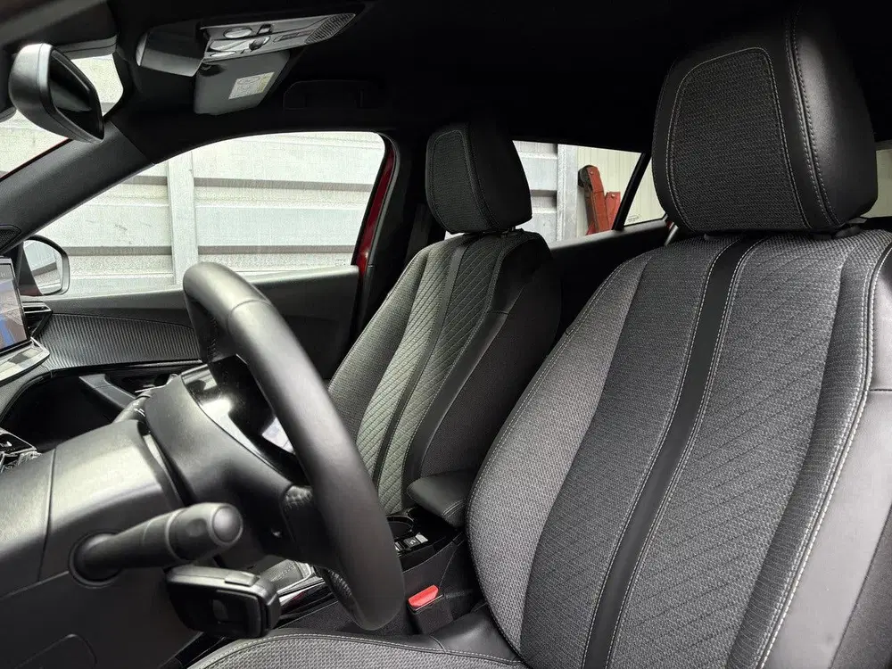 Peugeot 2008 Allure Pack 1.2 Turbo 100pk uit 2025, foto 10