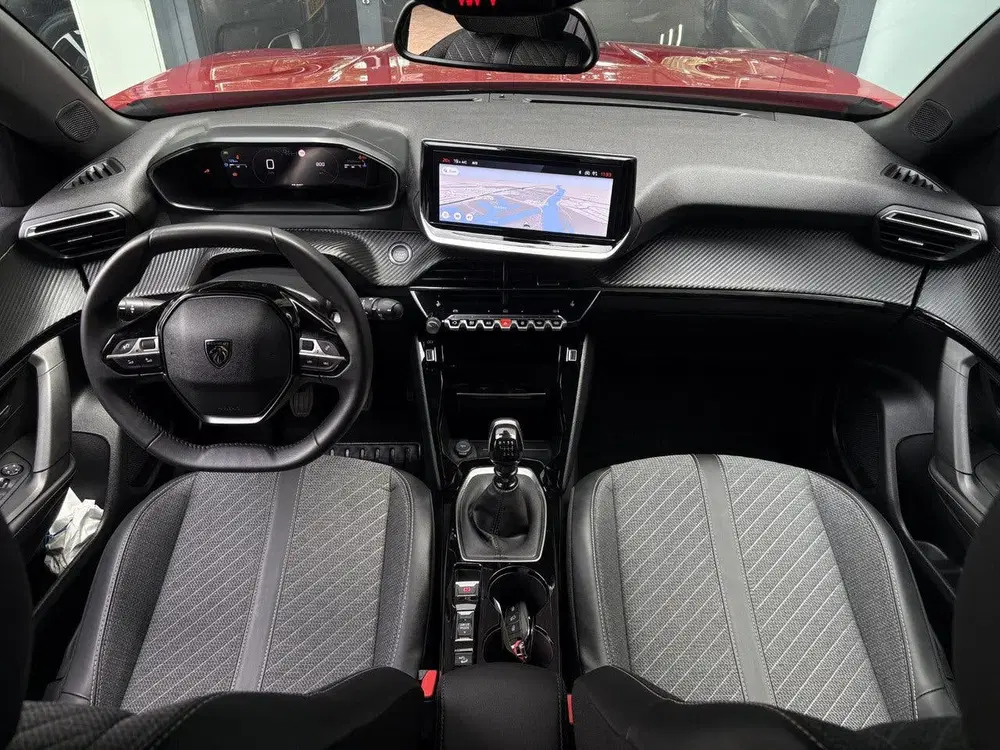Peugeot 2008 Allure Pack 1.2 Turbo 100pk uit 2025, foto 12