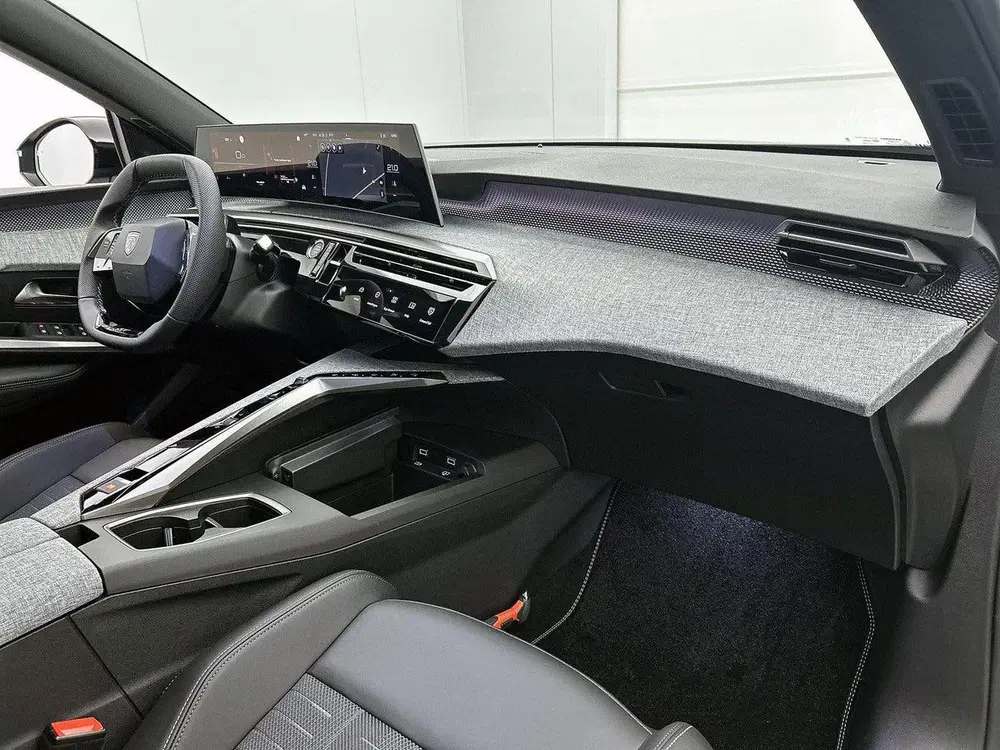 Peugeot 5008 SUV GT Hybrid 145pk Automaat uit 2026, foto 13