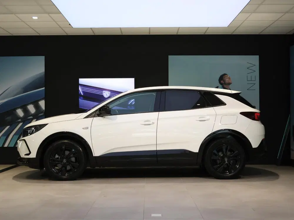 Opel Grandland 225 pk Turbo Plug-In Hybrid GS Line uit 2023, foto 2