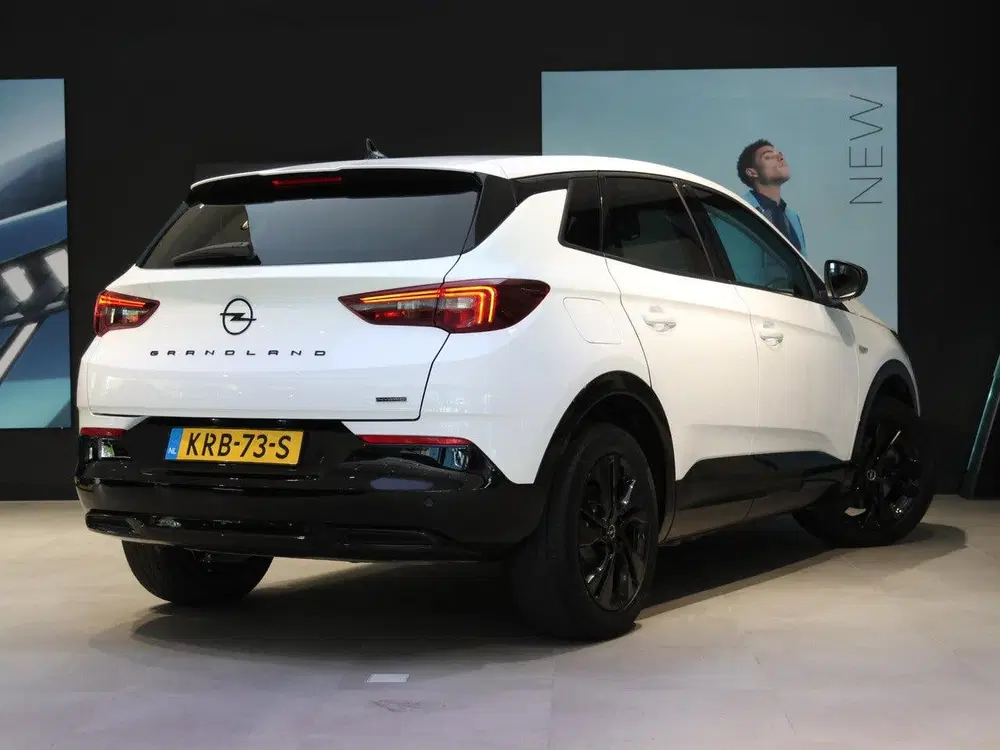 Opel Grandland 225 pk Turbo Plug-In Hybrid GS Line uit 2023, foto 3