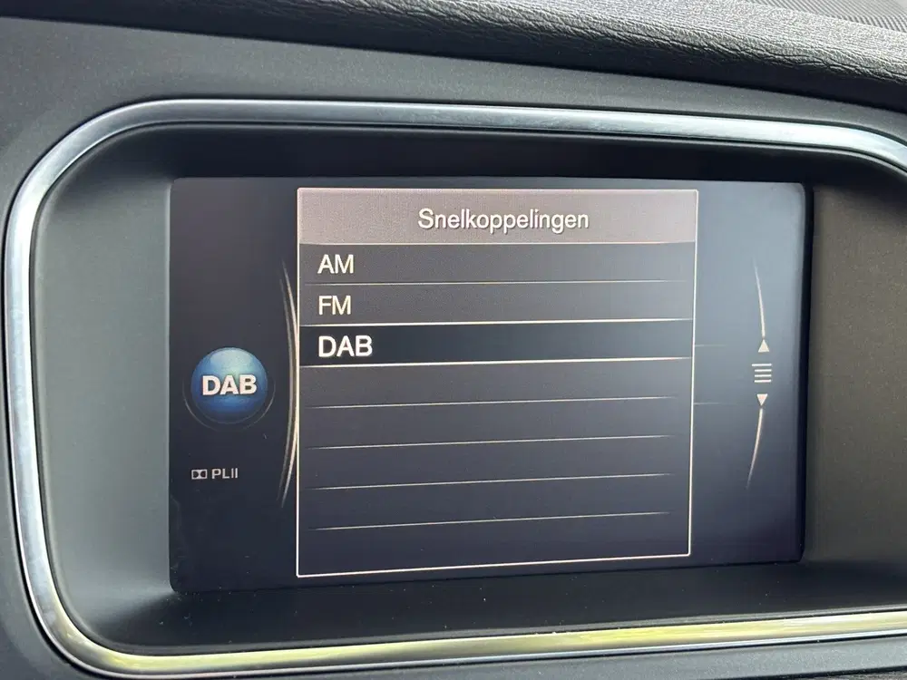 Volvo V40 Cross Country 1.5 T3 Polar+ Luxury DAB Pano Keyles uit 2019, foto 13