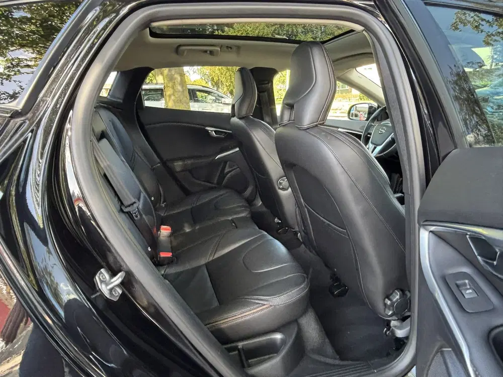 Volvo V40 Cross Country 1.5 T3 Polar+ Luxury DAB Pano Keyles uit 2019, foto 14