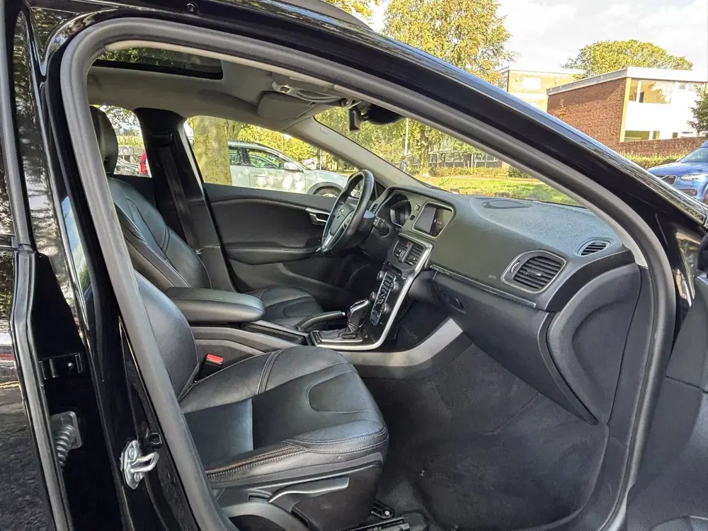 Volvo V40 Cross Country 1.5 T3 Polar+ Luxury DAB Pano Keyles uit 2019, foto 15