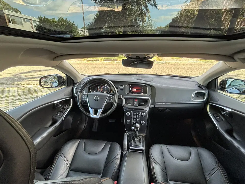 Volvo V40 Cross Country 1.5 T3 Polar+ Luxury DAB Pano Keyles uit 2019, foto 2