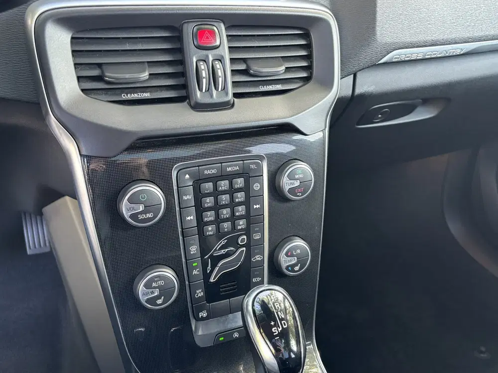 Volvo V40 Cross Country 1.5 T3 Polar+ Luxury DAB Pano Keyles uit 2019, foto 9