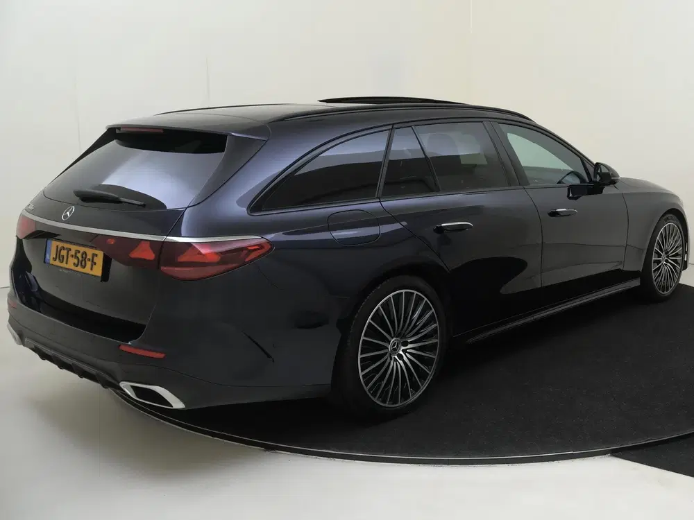 Mercedes-Benz E-Klasse 300 e Sport Edition uit 2025, foto 4
