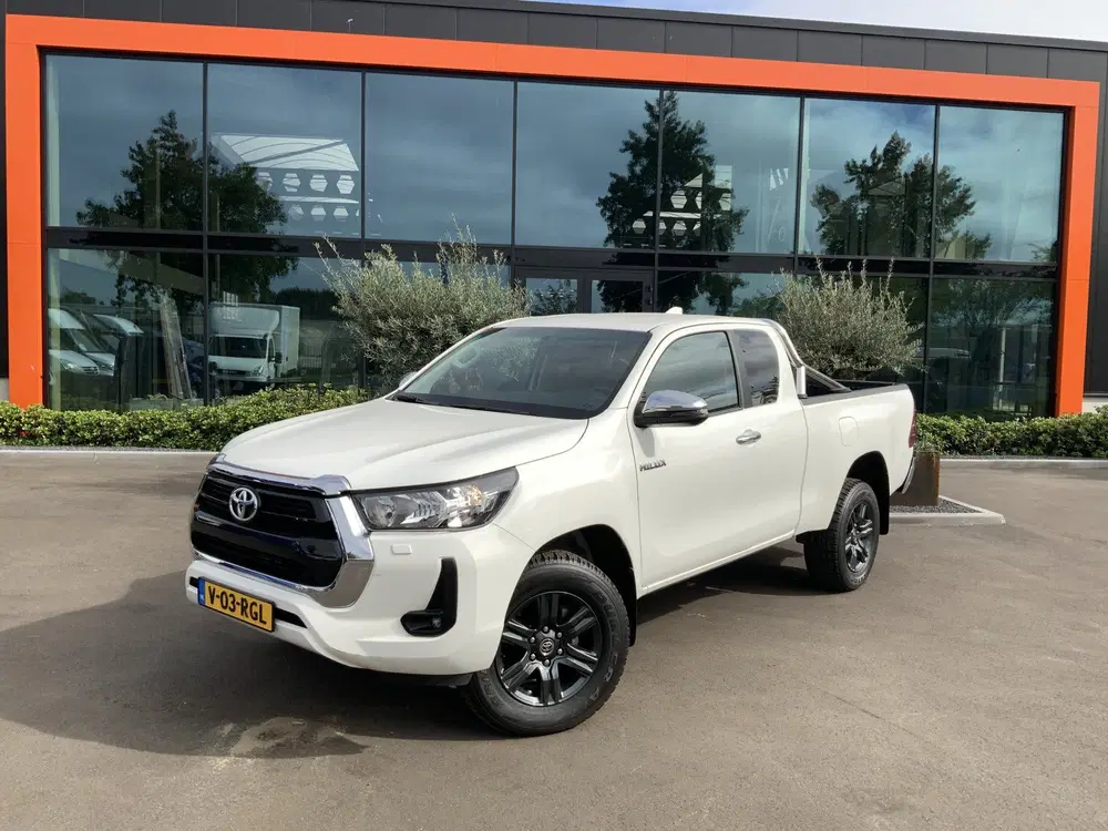 Toyota Hilux 2.4 D-4D Xtra Cab Cool Comfort Airco Cruis uit 2022