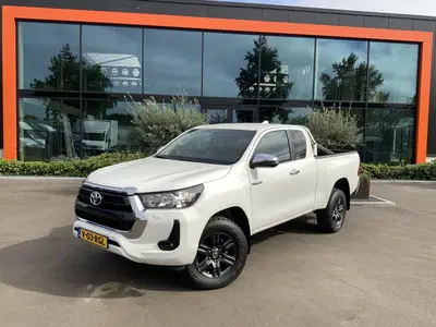 Toyota Hilux 2.4 D-4D Xtra Cab Cool Comfort Airco Cruis uit 2022