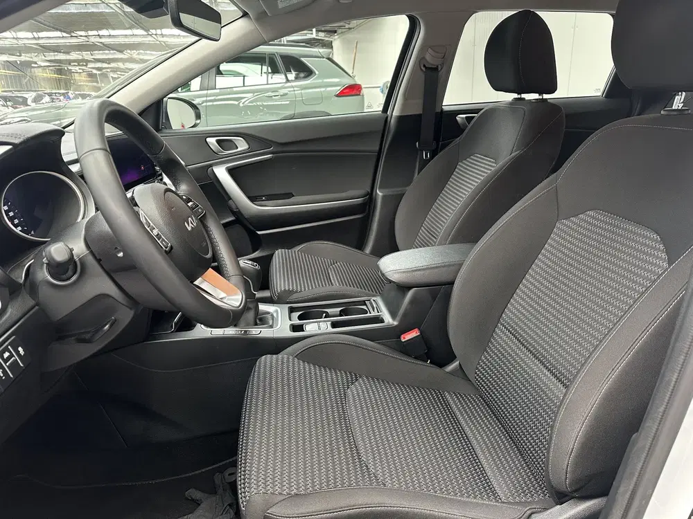 Kia Ceed 1.5 T-GDi DynamicLine uit 2025, foto 2