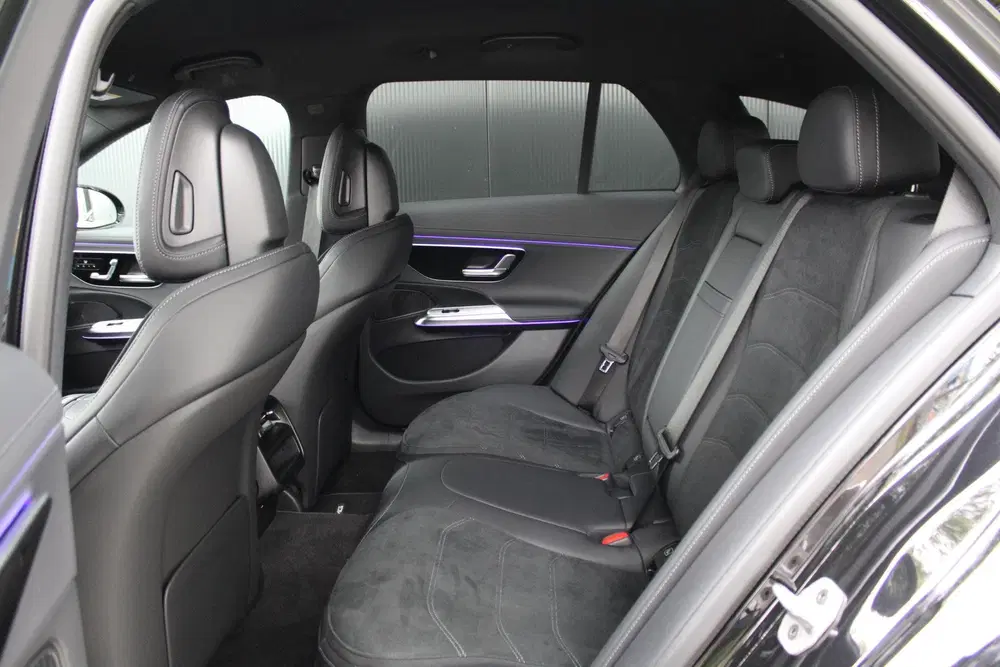 Mercedes-Benz E-Klasse Estate 300e AMG Line uit 2025, foto 6