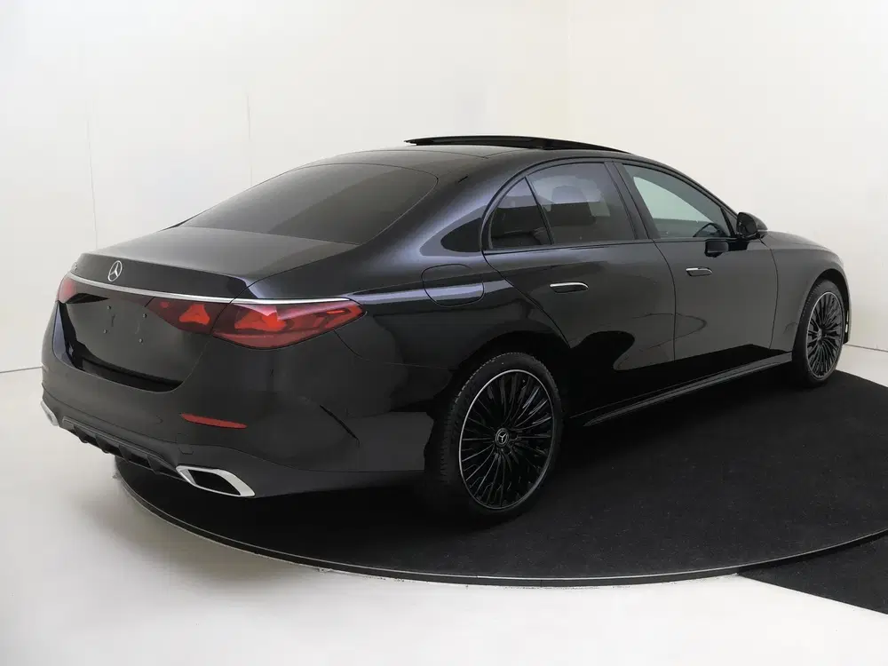 Mercedes-Benz E-Klasse 300 e AMG Line uit 2026, foto 4