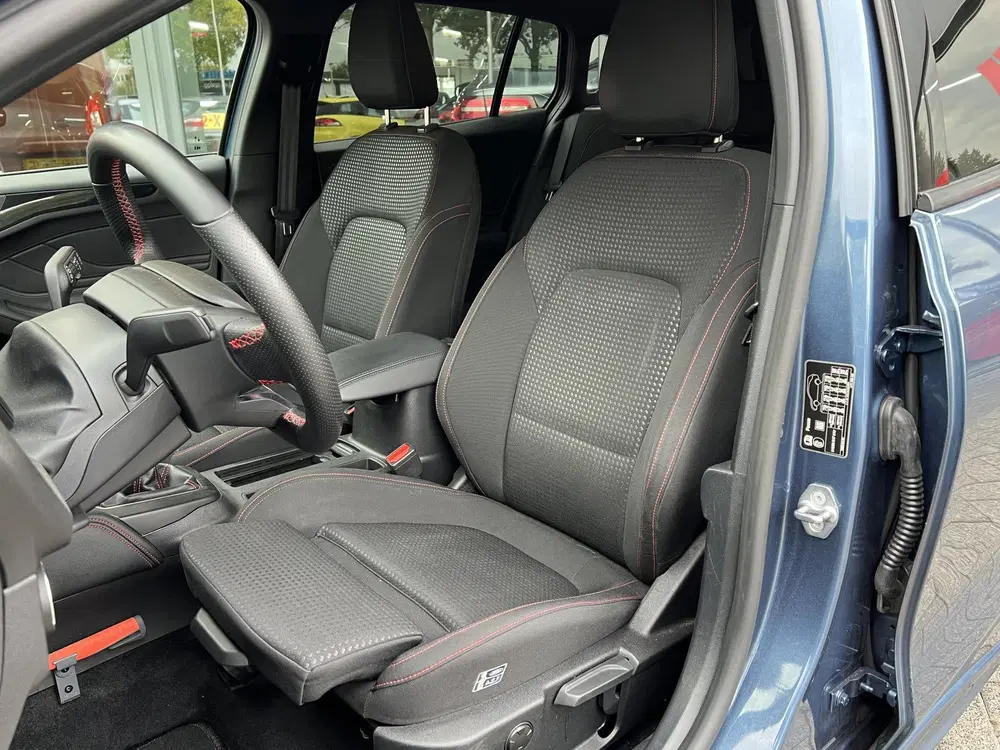 Ford Focus 1.0 EcoBoost Hybrid ST Line X uit 2023, foto 4