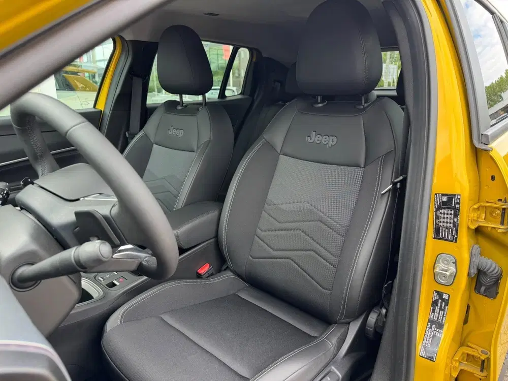 Jeep Avenger 1.2 e-Hybrid Summit uit 2025, foto 6