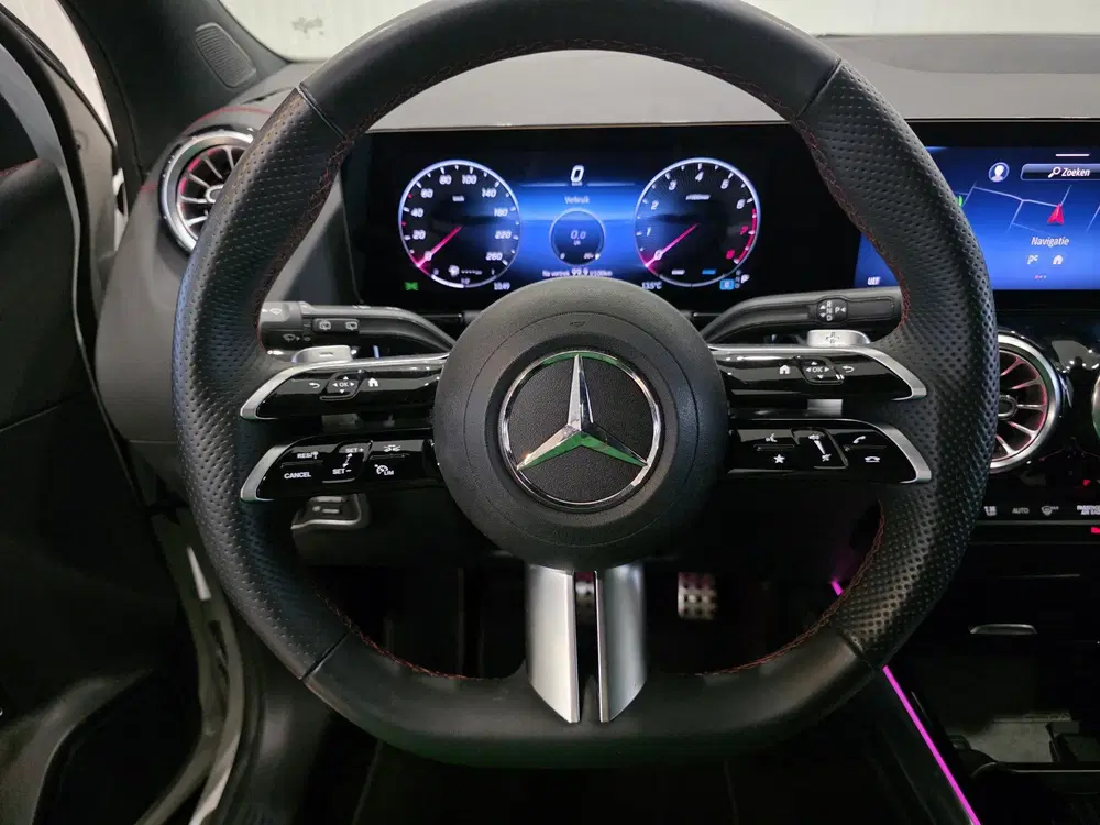 Mercedes-Benz GLA GLA 200 AMG Line uit 2024, foto 14