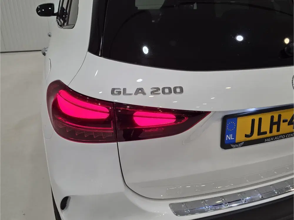 Mercedes-Benz GLA GLA 200 AMG Line uit 2024, foto 6