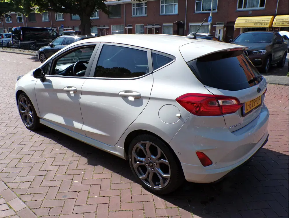 Ford Fiesta 1.0 EcoBoost Hybrid ST-Line X 124 PK DISTR uit 2021, foto 10