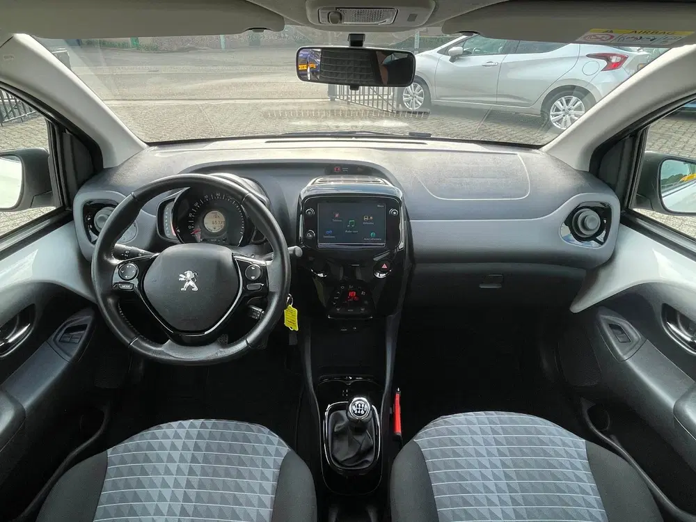 Peugeot 108 1.0 e-VTi Allure uit 2020, foto 6
