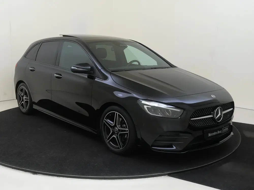 Mercedes-Benz B-Klasse 180 AMG Line Panoramadak uit 2024, foto 2