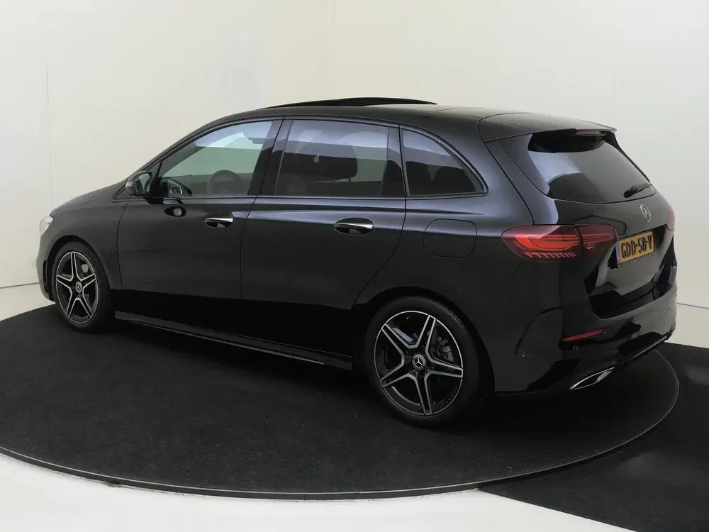 Mercedes-Benz B-Klasse 180 AMG Line Panoramadak uit 2024, foto 3