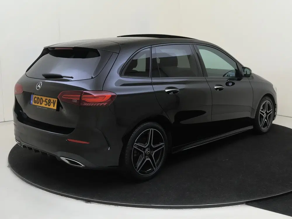 Mercedes-Benz B-Klasse 180 AMG Line Panoramadak uit 2024, foto 4