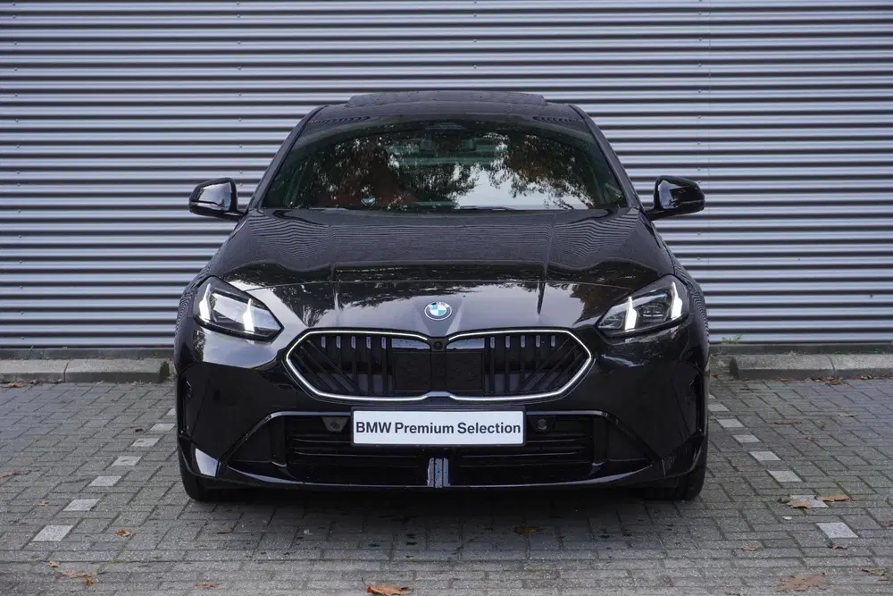 BMW 1-serie 5-deurs 120 M Sportpakket Pro uit 2025, foto 2