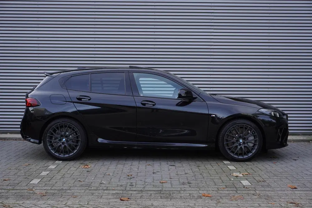 BMW 1-serie 5-deurs 120 M Sportpakket Pro uit 2025, foto 3