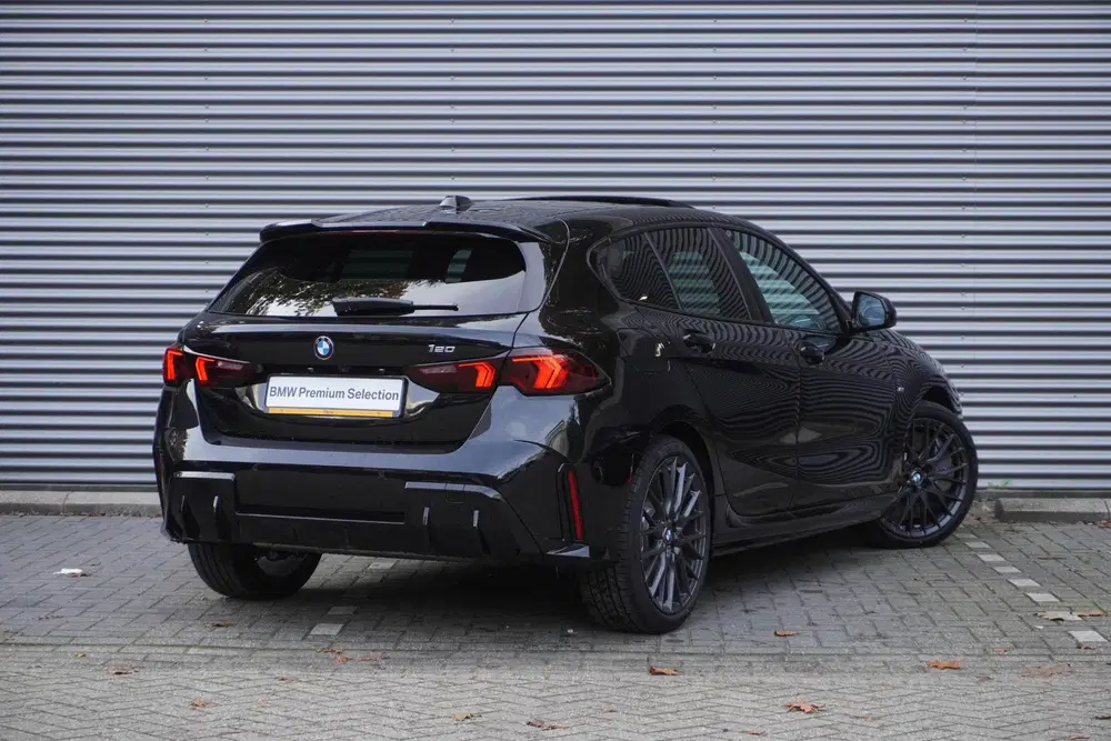 BMW 1-serie 5-deurs 120 M Sportpakket Pro uit 2025, foto 4