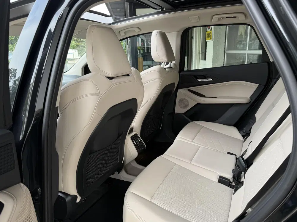 BMW 2-serie Active Tourer 225e xDrive Luxury Line uit 2022, foto 6