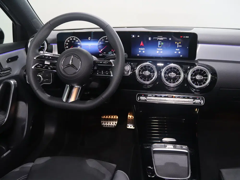 Mercedes-Benz A-Klasse 180 Business Solution AMG uit 2025, foto 10