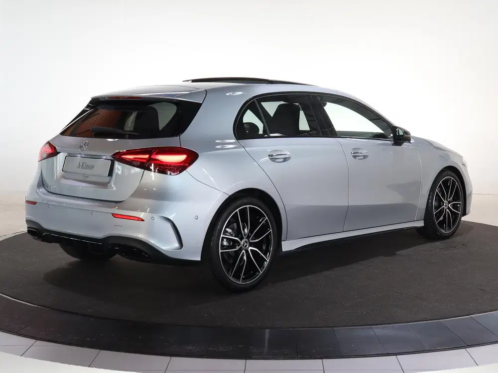 Mercedes-Benz A-Klasse 180 Business Solution AMG uit 2025, foto 2
