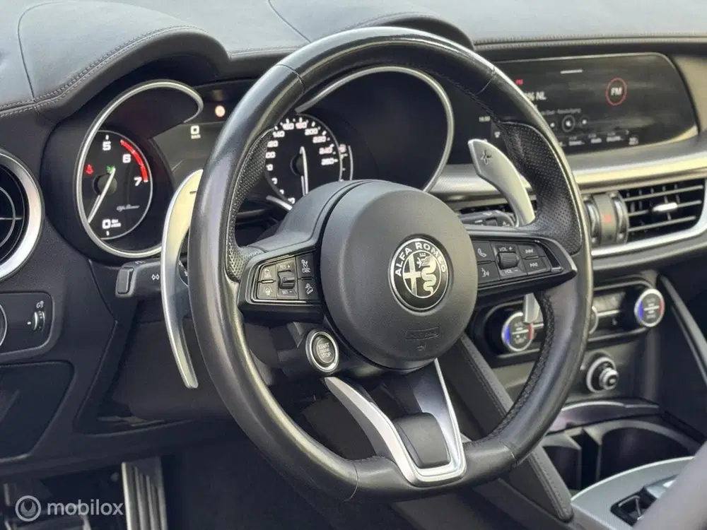 Alfa Romeo Stelvio 2.0 T AWD Veloce Pano Keyless H uit 2021, foto 13