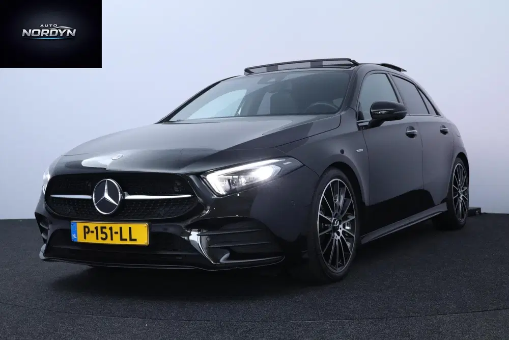 Mercedes-Benz A-Klasse Mercedes A-klasse 180 AMG Line Night Editi uit 2022