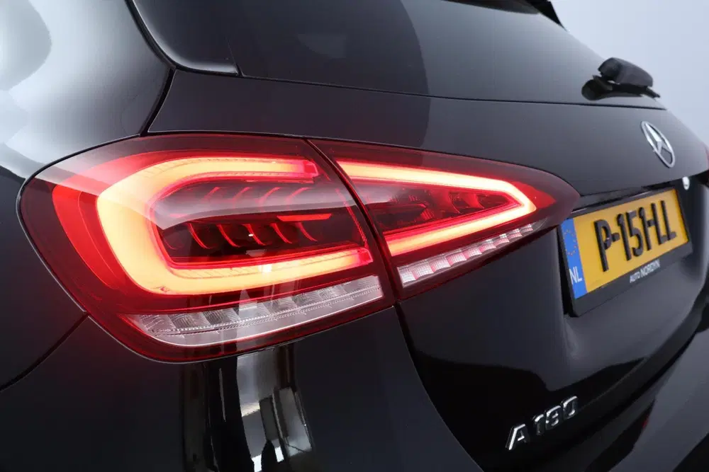 Mercedes-Benz A-Klasse Mercedes A-klasse 180 AMG Line Night Editi uit 2022, foto 7
