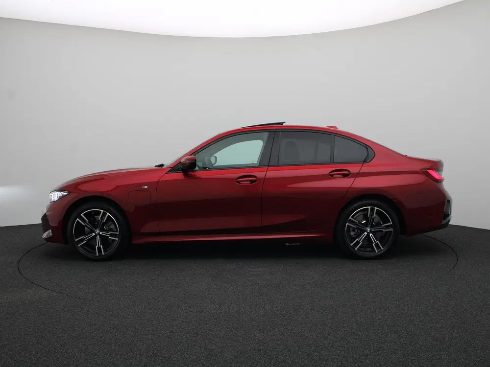 BMW 3-serie Sedan 330e M Sportpakket uit 2026, foto 4
