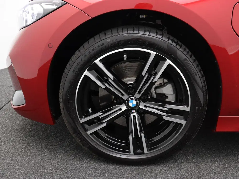 BMW 3-serie Sedan 330e M Sportpakket uit 2026, foto 8