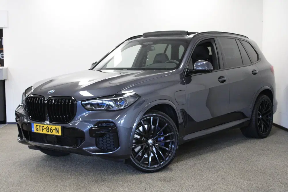 BMW X5 xDrive45e M-sport Soft-close uit 2021