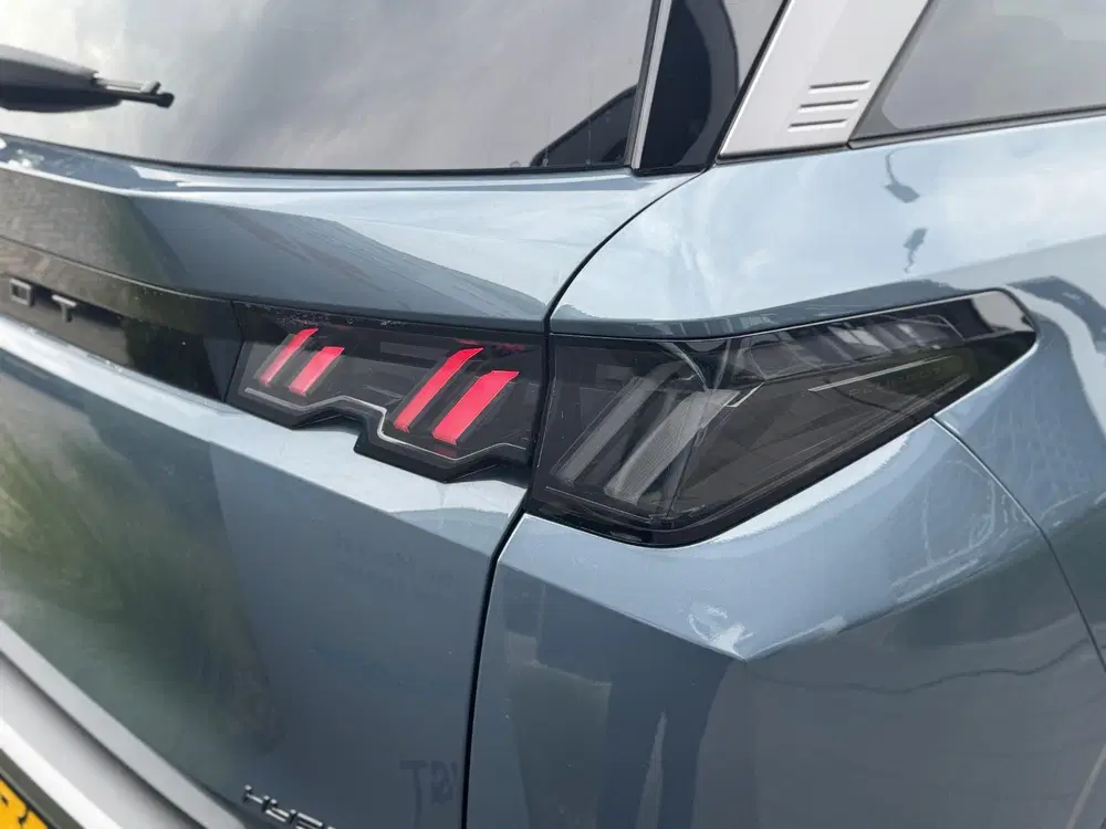 Peugeot 5008 Hybrid 136 Allure l 360 Vision l Drive Ass uit 2025, foto 11