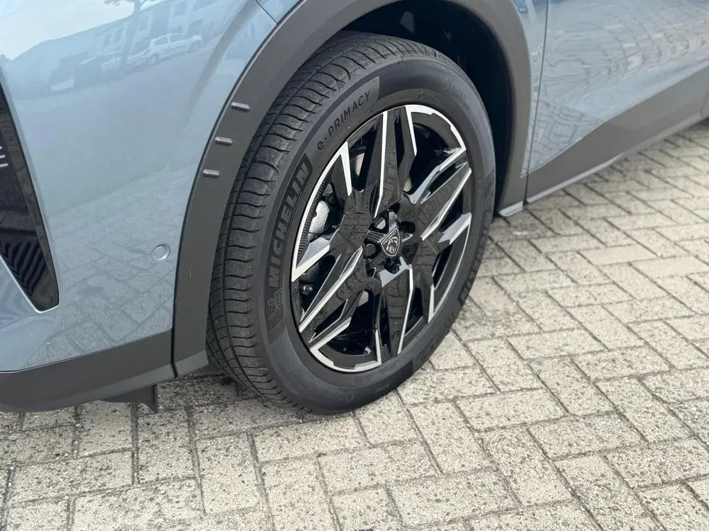 Peugeot 5008 Hybrid 136 Allure l 360 Vision l Drive Ass uit 2025, foto 9