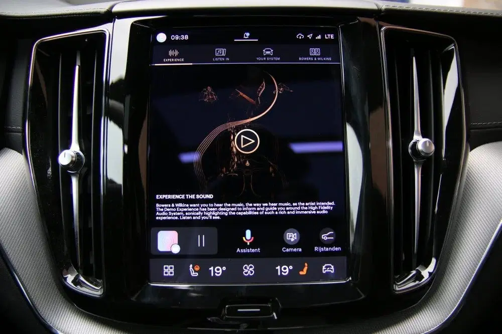 Volvo XC60 2.0 T6 AWD Ultimate Dark uit 2023, foto 13