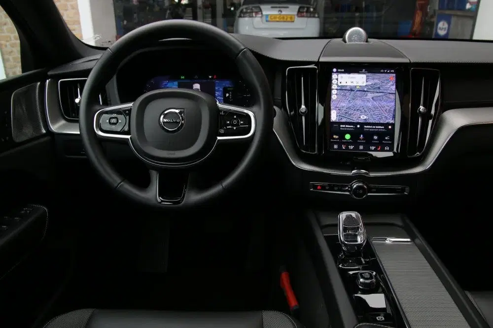 Volvo XC60 2.0 T6 AWD Ultimate Dark uit 2023, foto 5