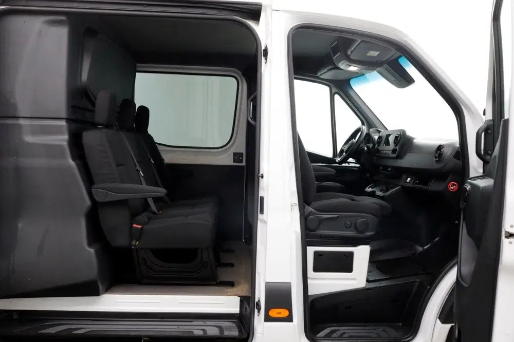 Mercedes-Benz Sprinter 316 CDI 163pk 7G Automaat L2H1 D.C. 4 uit 2021, foto 3