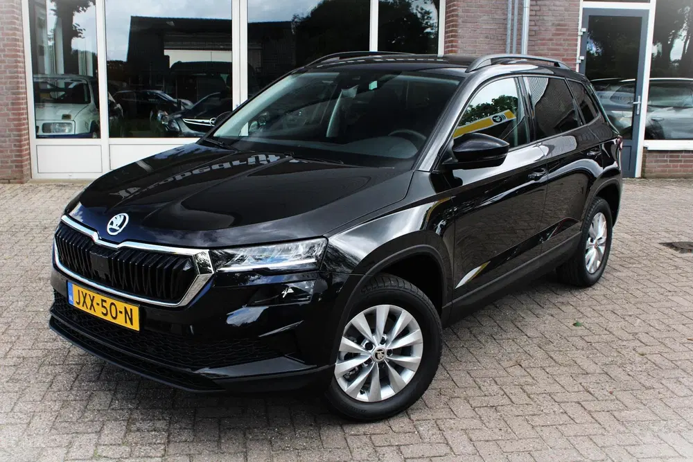 Skoda Karoq 1.5 TSI ACT Sportline Business LED uit 2024
