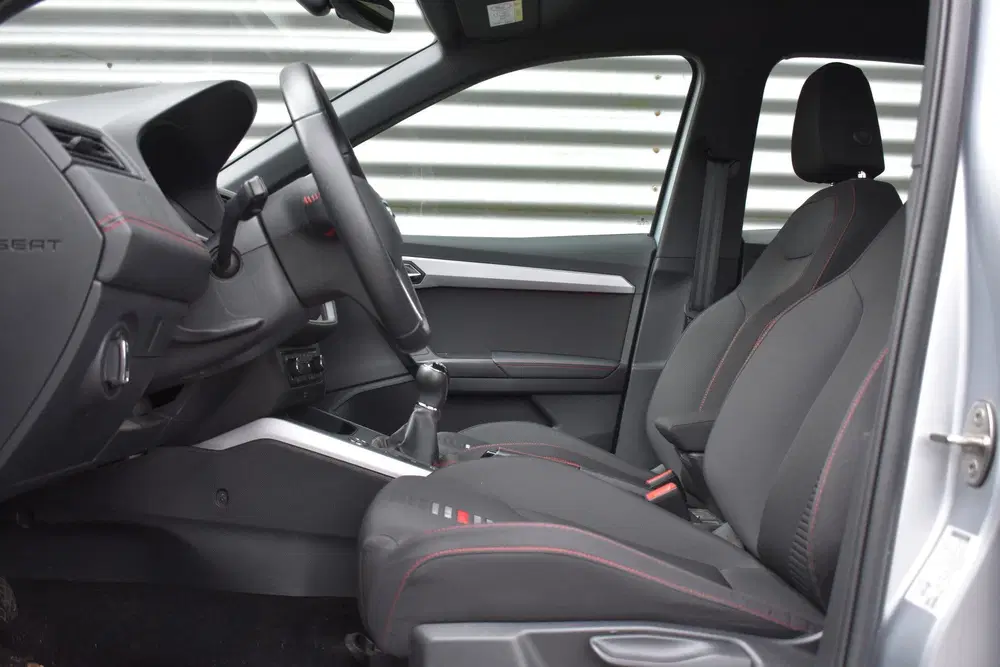 SEAT Arona 1.0 TSI FR Business Intense LED uit 2021, foto 3