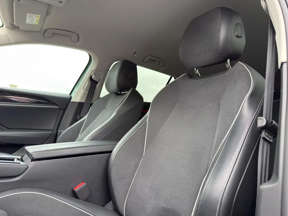 Volkswagen Passat 1.5 eHybrid Elegance Business uit 2025, foto 12
