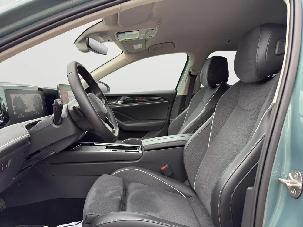 Volkswagen Passat 1.5 eHybrid Elegance Business uit 2025, foto 4