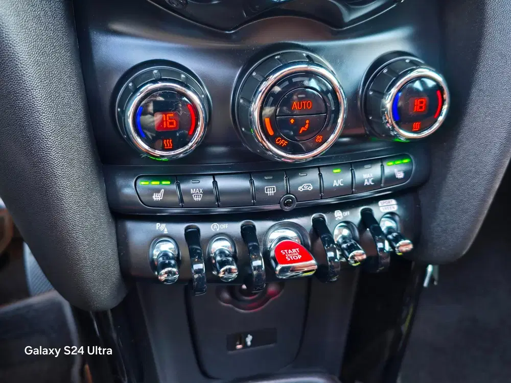 Mini Cooper 1.5 Cooper 60 Years Edition uit 2019, foto 8
