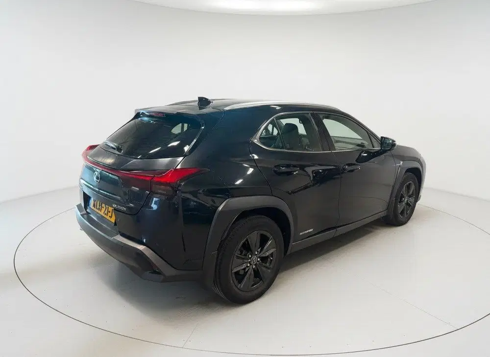 Lexus UX 250h Luxury Line uit 2020, foto 2